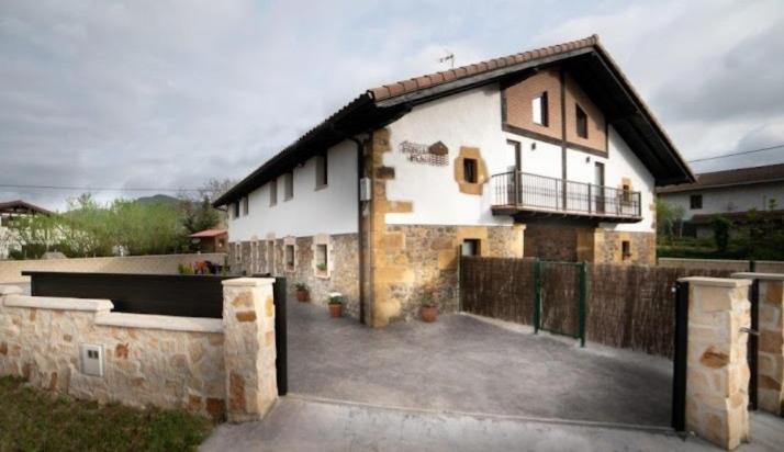 Apartamentos Hondarmendi Gernika Exterior foto
